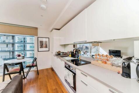 Station Approach, Hayes, Middlesex... Studio for sale