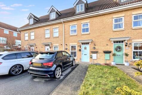 3 bedroom town house for sale