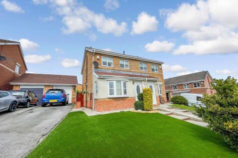 Willerby Grove, Peterlee, Durham, SR8... 2 bed semi