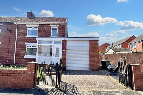 Grange Avenue, Peterlee, Durham, SR8 3EH 3 bed end of terrace house for sale