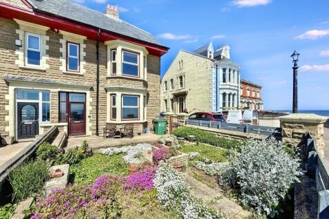 5 bedroom end of terrace house for sale