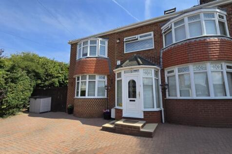 Broadmayne Avenue, The Broadway... 4 bed semi