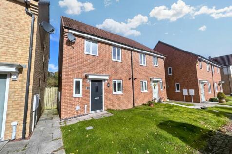Alexandra Chase, Cramlington... 3 bed semi