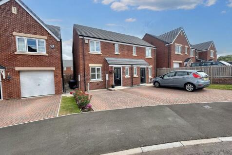 Latimer Way, Sherburn Village... 3 bed semi