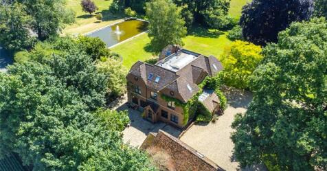 6 bedroom detached house for sale