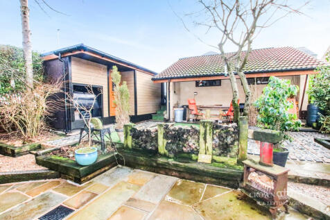 Blackburn Road, Knuzden, Blackburn 4 bed semi