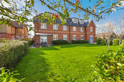 Somerset Road, North Camp, GU14 2 bed apartment for sale