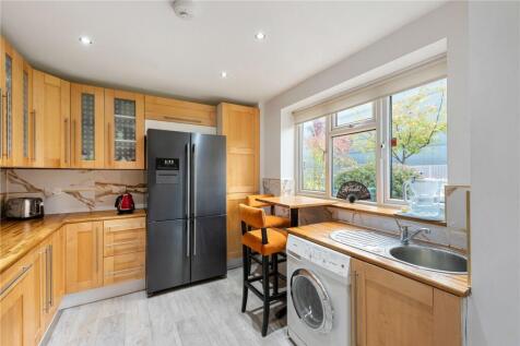 Frampton Park Road, London, E9 3 bed apartment for sale