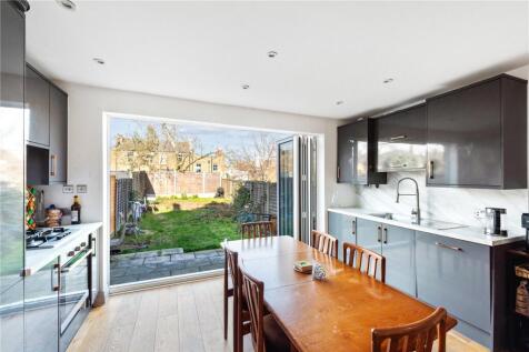 Blurton Road, London, E5 3 bed property for sale