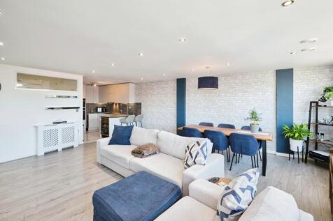 2 bedroom flat for sale