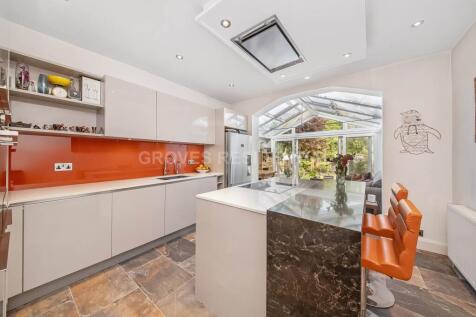 4 bedroom semi-detached house for sale