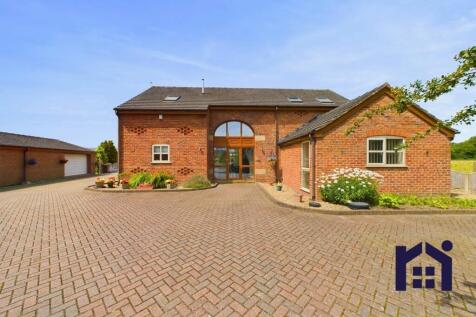 Longmeanygate, Midge Hall, PR26 6TD 4 bed barn conversion for sale