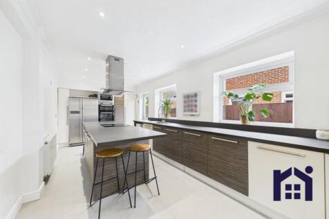 4 bedroom semi-detached house for sale