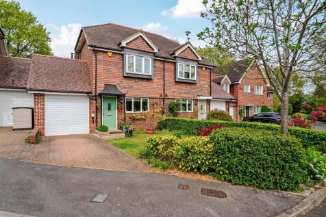 2 bedroom semi-detached house for sale