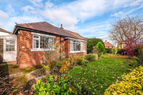 Blackburn Road, Brighouse 2 bed detached bungalow for sale