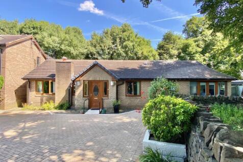 St Giles Close Brighouse 5 bed detached bungalow for sale