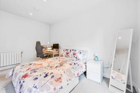 Pegler Square, Kidbrooke, London, SE3 1 bed flat for sale