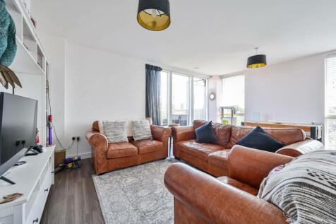 Adenmore Road, Catford, London, SE6 2 bed flat for sale