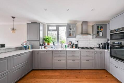 Lee High Road, Blackheath, London, SE12 2 bed flat for sale