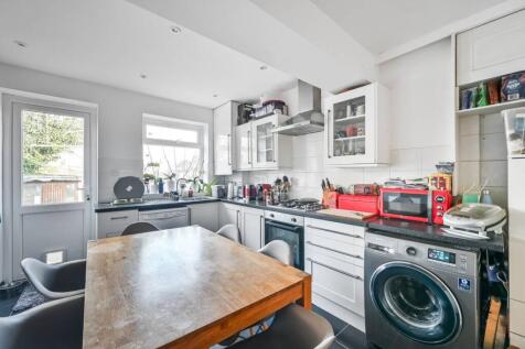 Waters Road, Catford, London, SE6 3 bed terraced house for sale