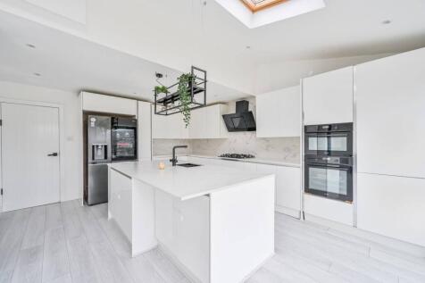 Purneys Road, Kidbrooke, London, SE9 3 bed semi