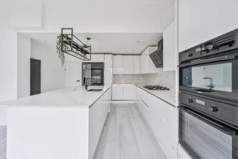 Purneys Road, Kidbrooke, London, SE9 3 bed semi