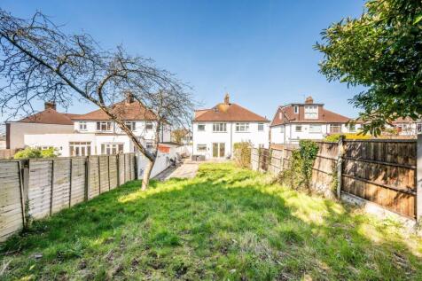 Mayday Gardens, Blackheath, London, SE3 3 bed semi
