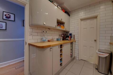 Kidbrooke Park Road, Blackheath... 2 bed flat for sale