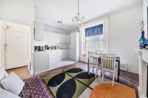 Shooters Hill Road, Blackheath... 2 bed flat for sale