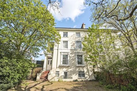 Shooters Hill Road, Blackheath... 2 bed flat for sale
