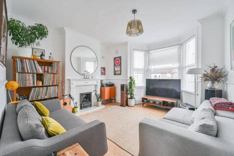 Broadfield Road, Catford, London, SE6 2 bed maisonette for sale