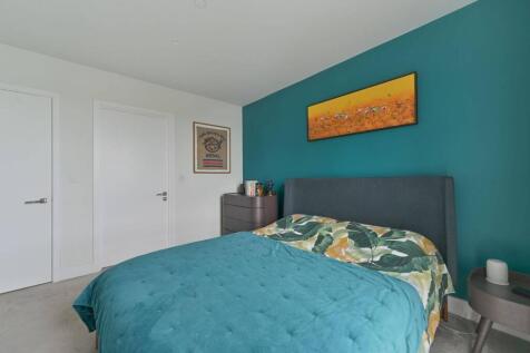 Kidbrooke Park Road, Kidbrooke... 2 bed flat for sale