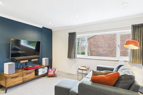 1 bedroom maisonette for sale