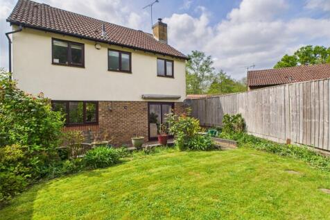 Kestrel Way, Burghfield Common... 4 bed detached house for sale