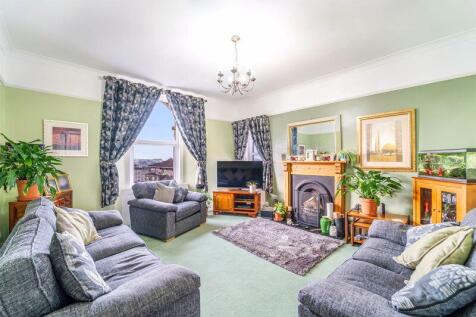 3 bedroom flat for sale