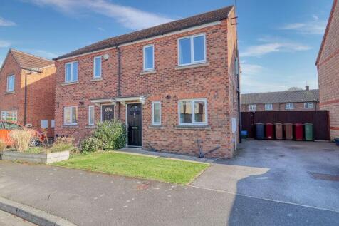 3 bedroom semi-detached house for sale