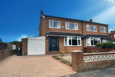 3 bedroom semi-detached house for sale