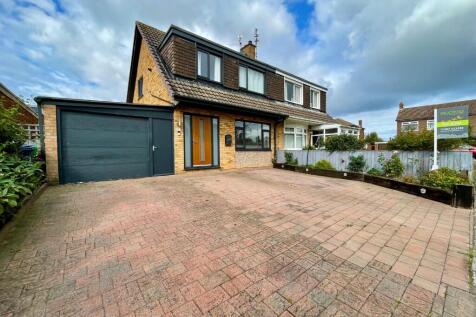 3 bedroom semi-detached house for sale