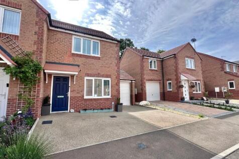 2 bedroom semi-detached house for sale