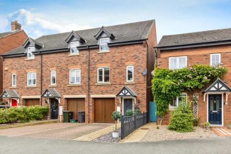 3 bedroom town house for sale