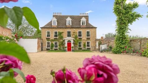 6 bedroom detached house for sale
