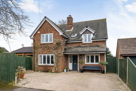Chase Grove, Waltham Chase... 4 bed detached house for sale