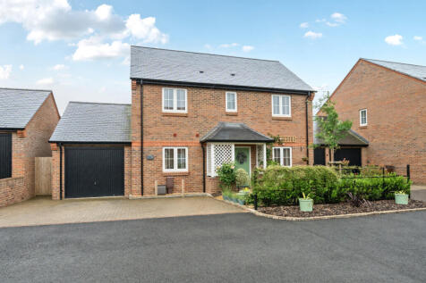 4 bedroom link detached house for sale