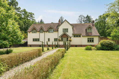 5 bedroom detached house for sale