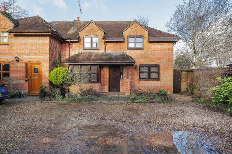 Mill Lane, Romsey, Hampshire, SO51 3 bed semi