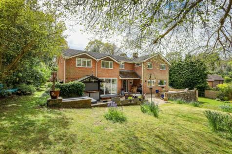 5 bedroom detached house for sale