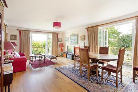 2 bedroom ground floor flat for sale
