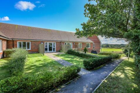 Farnham Road, Liss, Hampshire, GU33 2 bed bungalow for sale