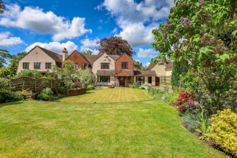 Headley Road, Liphook, Hampshire, GU30 4 bed end of terrace house for sale