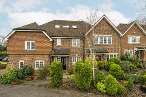 Doresa Close, Addlestone KT15 3 bed house for sale